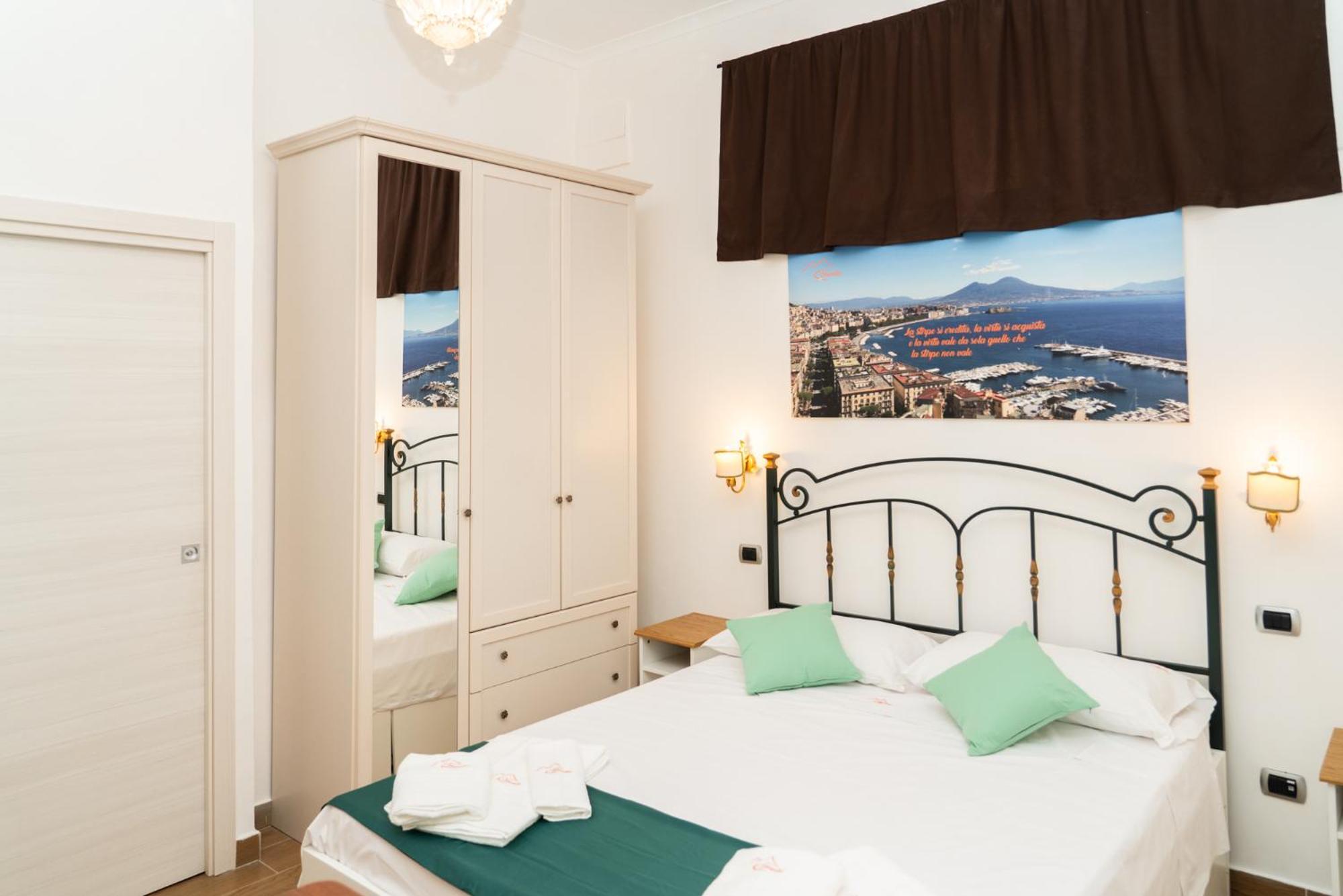 Suite Cervantes Napoli Bagian luar foto