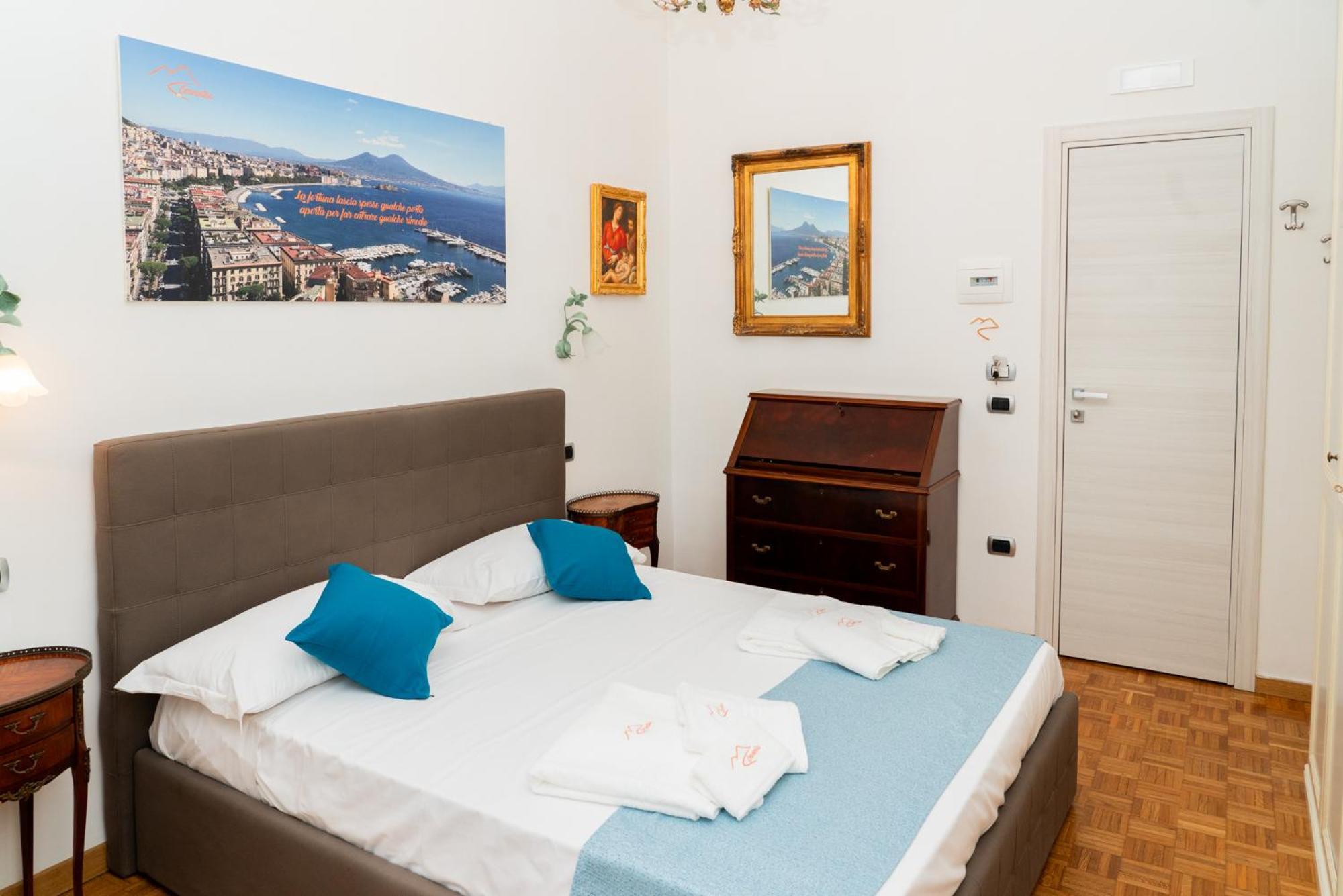 Suite Cervantes Napoli Bagian luar foto