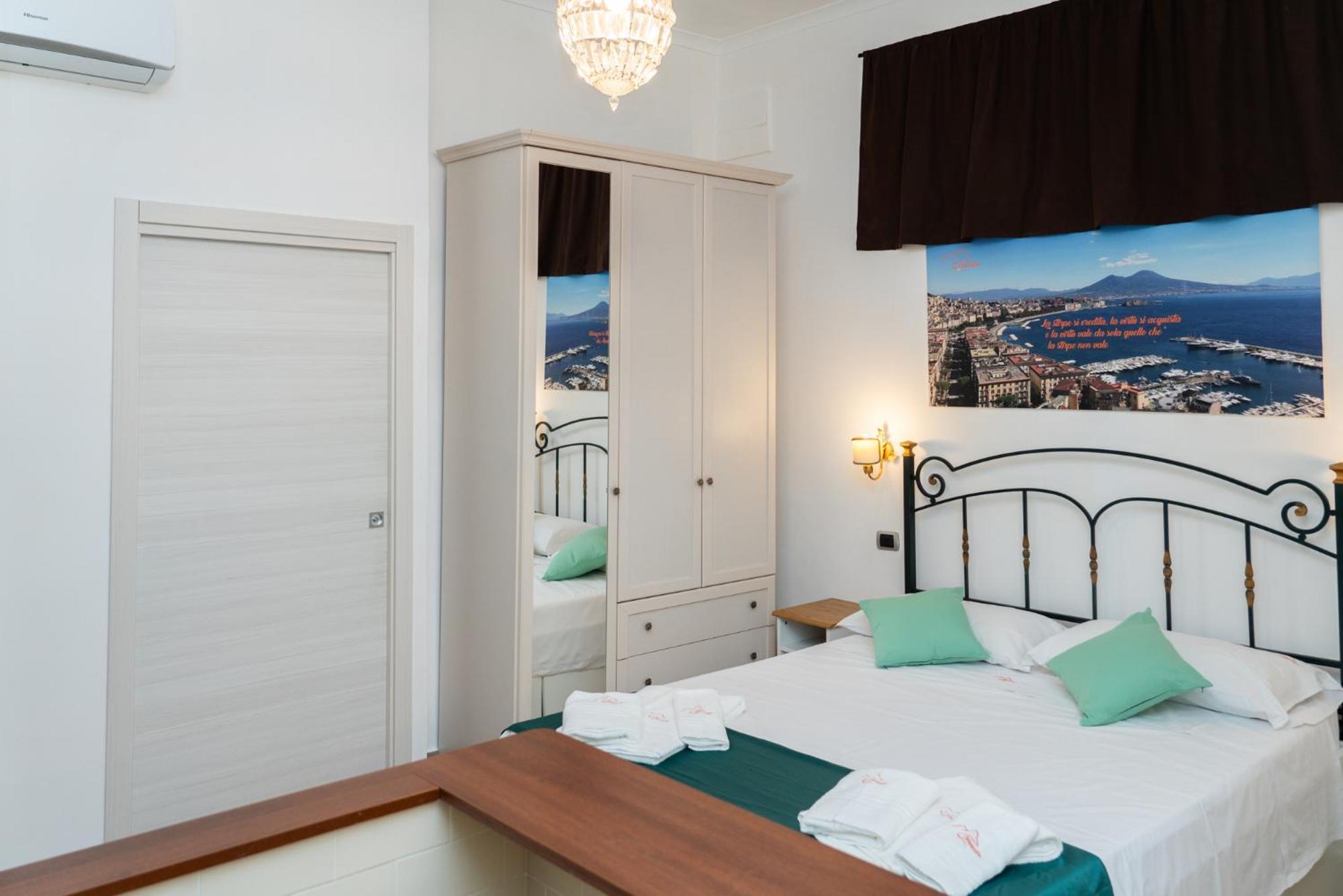 Suite Cervantes Napoli Bagian luar foto