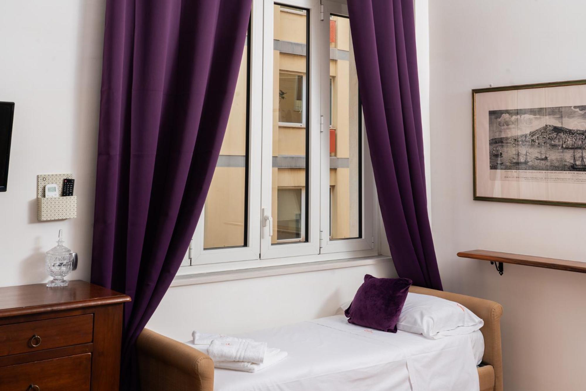 Suite Cervantes Napoli Bagian luar foto