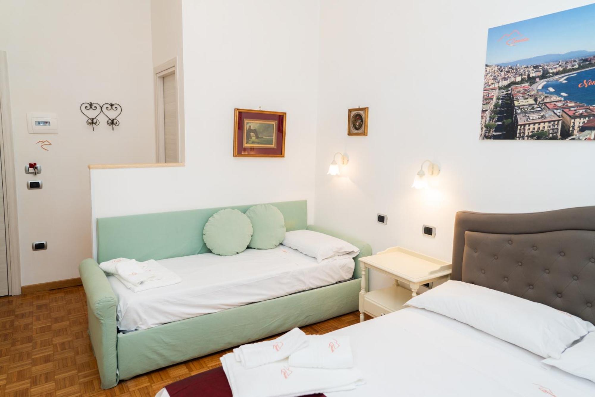 Suite Cervantes Napoli Bagian luar foto