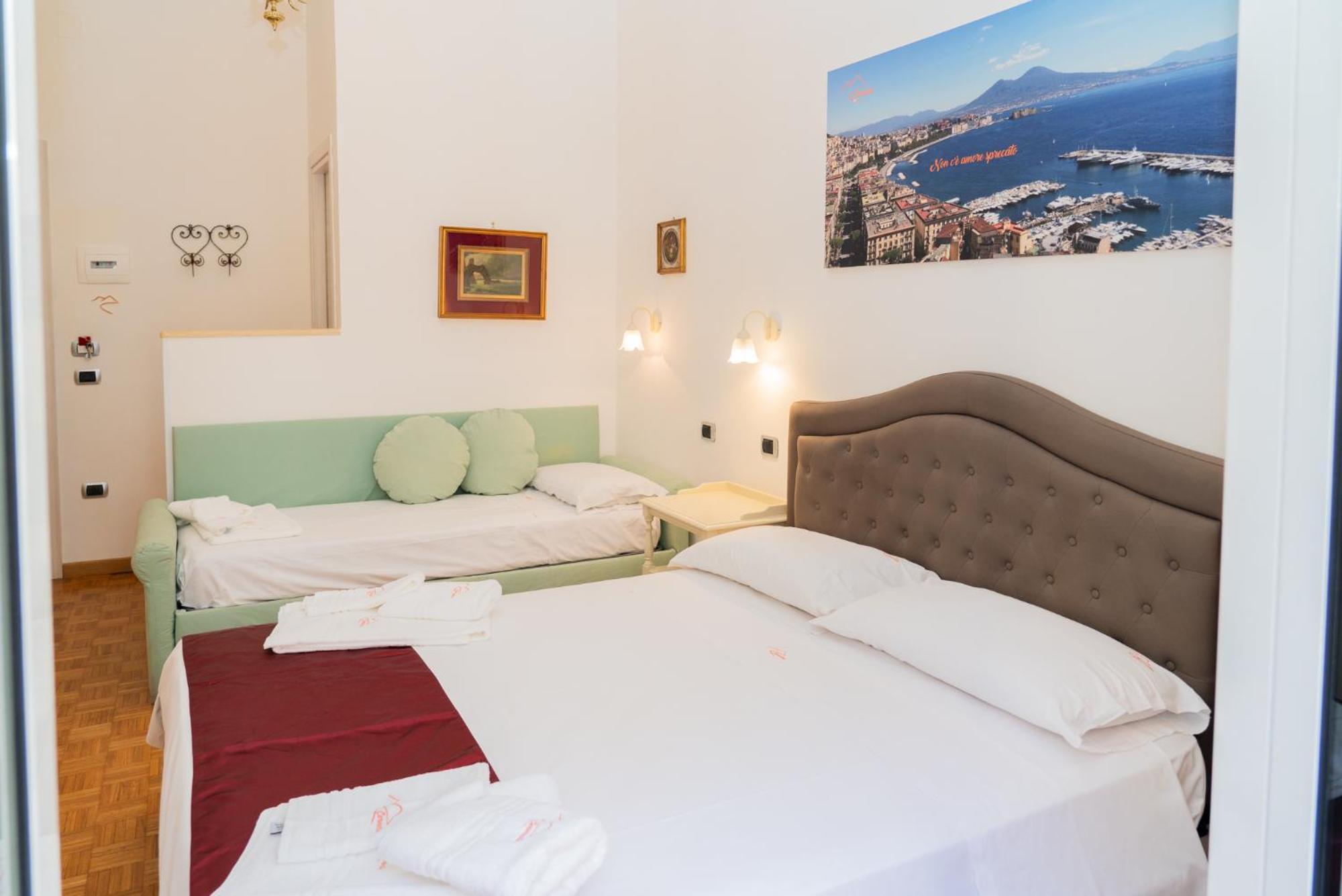 Suite Cervantes Napoli Bagian luar foto
