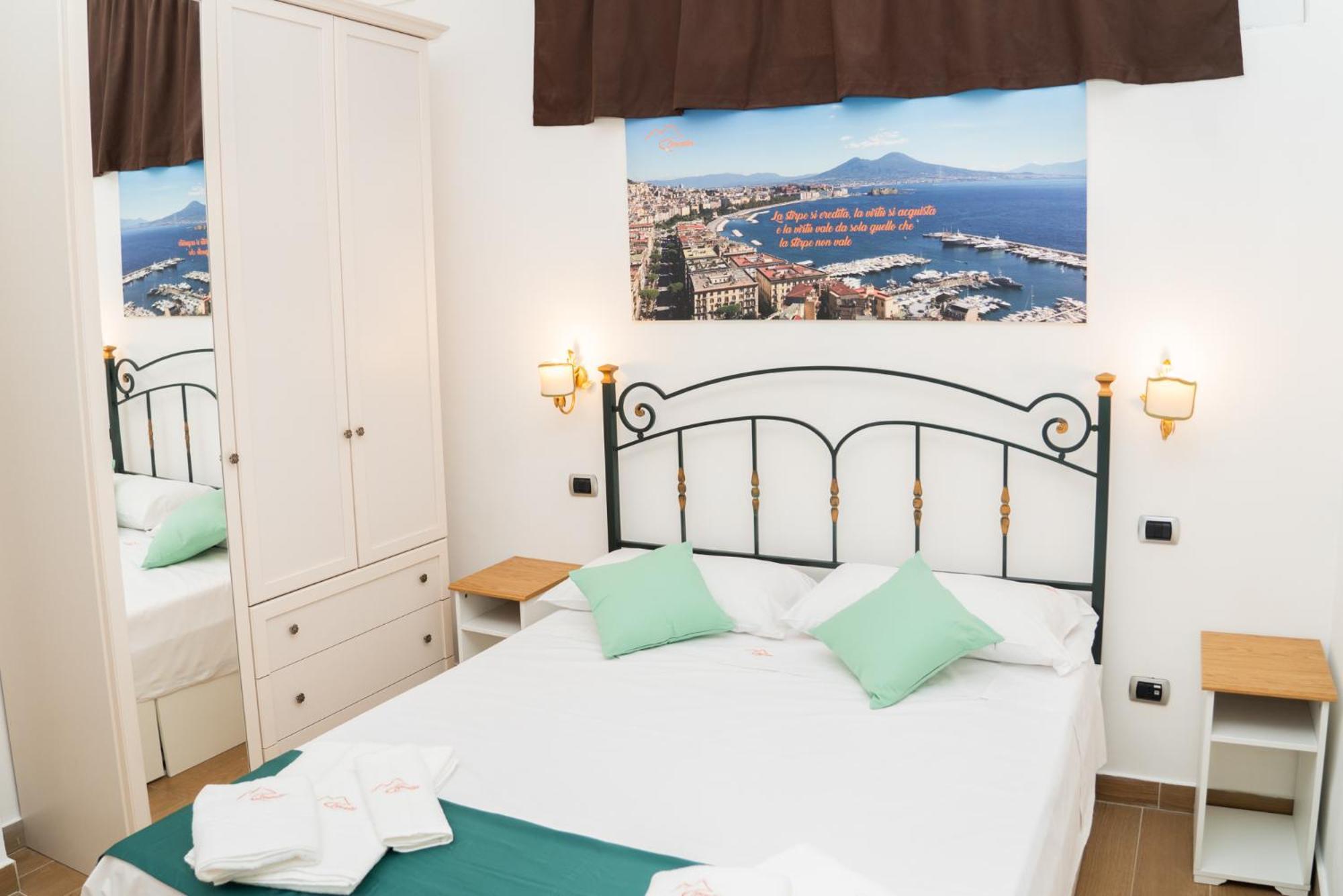 Suite Cervantes Napoli Bagian luar foto