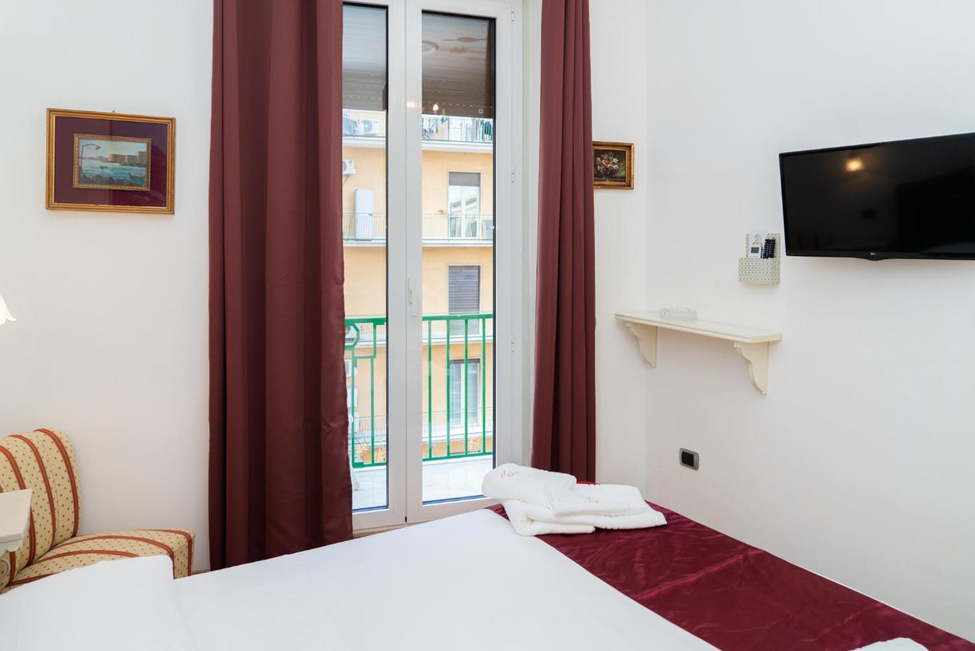 Suite Cervantes Napoli Bagian luar foto